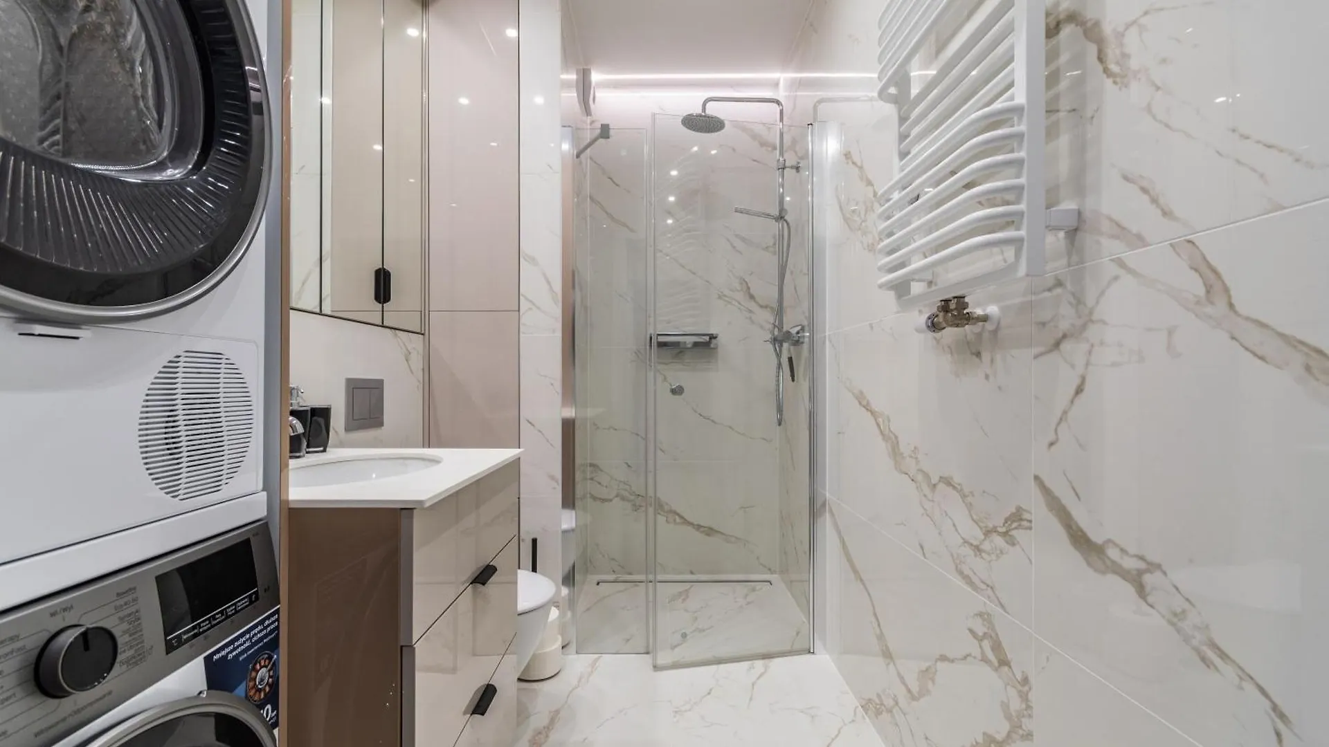 Doki - Luxury Voyager By Grand Apartments Gdansk 0*,  Poland
